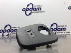 Używane Zlacze AUX/USB Mini Mini (F56) 1.5 12V Cooper Cena € 20,00 Procedura marży oferowane przez Gebr Opdam B.V.