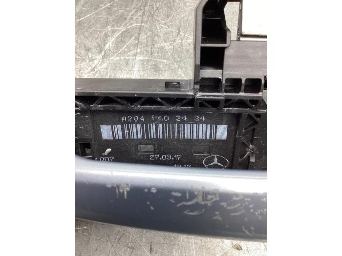 Poignée portière 4portes avant droite d'un Mercedes-Benz GLE (W166) 400 3.0 V6 24V biturbo 4-Matic 2017