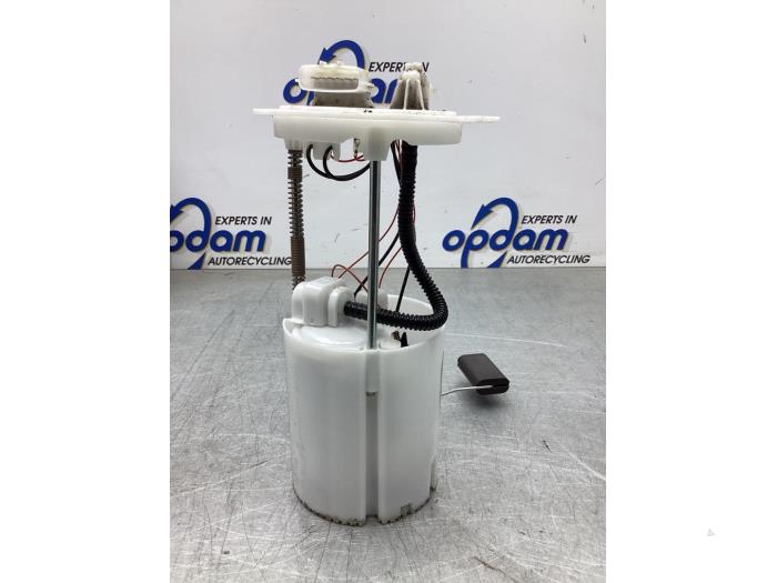 Bensinpump från en Renault Kadjar (RFEH) 1.2 Energy TCE 130 2016