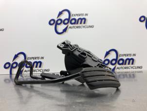 Used Accelerator pedal Renault Clio II (BB/CB) 1.2 16V Price € 50,00 Margin scheme offered by Gebr Opdam B.V.