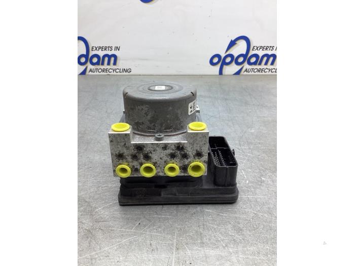 Begagnade ABS-pump Dacia Lodgy (JS/SD0J) 1.2 TCE 16V Pris € 250,00 Marginaltabell erbjuds av Gebr Opdam B.V.