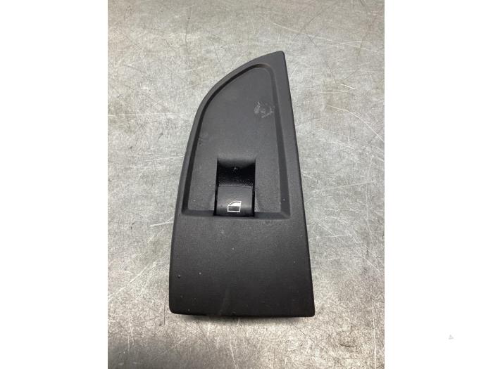 Usados Interruptor de ventanilla eléctrica BMW i3 (I01) i3 120Ah Precio € 10,00 Norma de margen ofrecido por Gebr Opdam B.V.