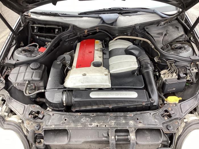 Usagé Pompe ABS Mercedes C (W203) 2.0 C-200K 16V Prix € 112,00 Règlement à la marge proposé par Gebr Opdam B.V.