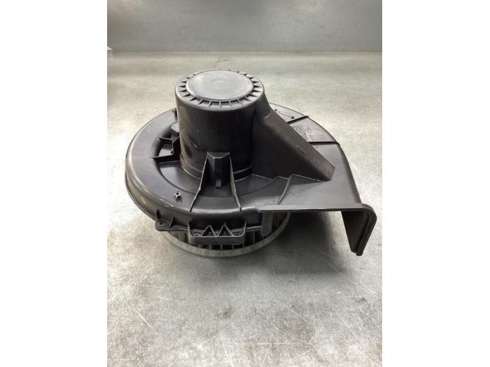 Motor de ventilador de calefactor de un Audi A1 (8X1/8XK) 1.2 TFSI 2011
