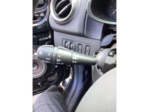 Używane Przelacznik Combi kolumny kierownicy Renault Clio IV Estate/Grandtour (7R) 1.5 Energy dCi 90 FAP Cena na żądanie oferowane przez Gebr Opdam B.V.