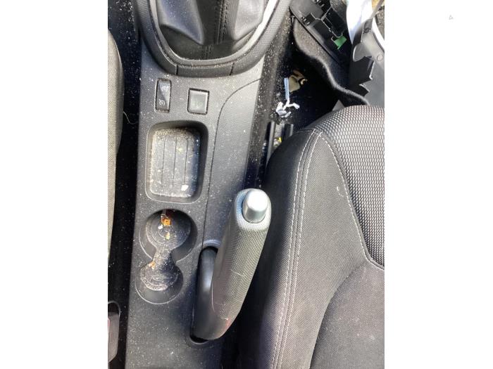 Parking brake lever from a Renault Clio IV Estate/Grandtour (7R) 1.5 Energy dCi 90 FAP 2015