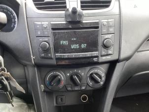 Używane Radioodtwarzacz CD Suzuki Swift (ZA/ZC/ZD) 1.2 16V Cena na żądanie oferowane przez Gebr Opdam B.V.