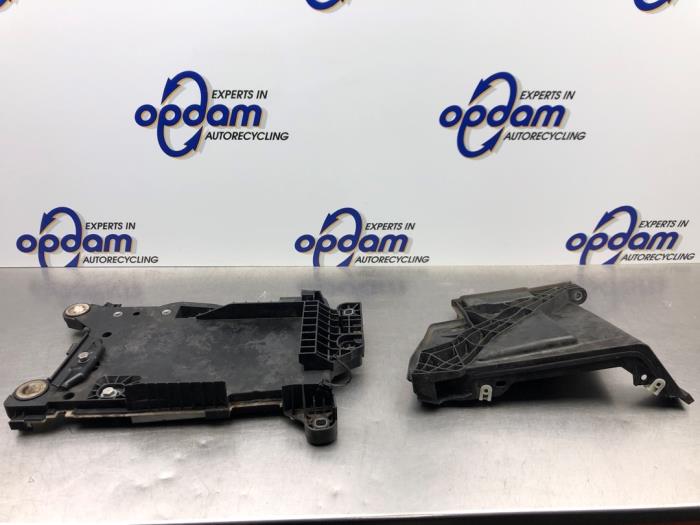 Begagnade Batterilåda Mini Countryman (F60) 1.5 12V One Pris € 45,00 Marginaltabell erbjuds av Gebr Opdam B.V.
