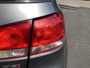 Używane Tylne swiatlo pozycyjne prawe Volkswagen Golf VI (5K1) 1.4 TSI 122 16V Cena € 30,00 Procedura marży oferowane przez Gebr Opdam B.V.