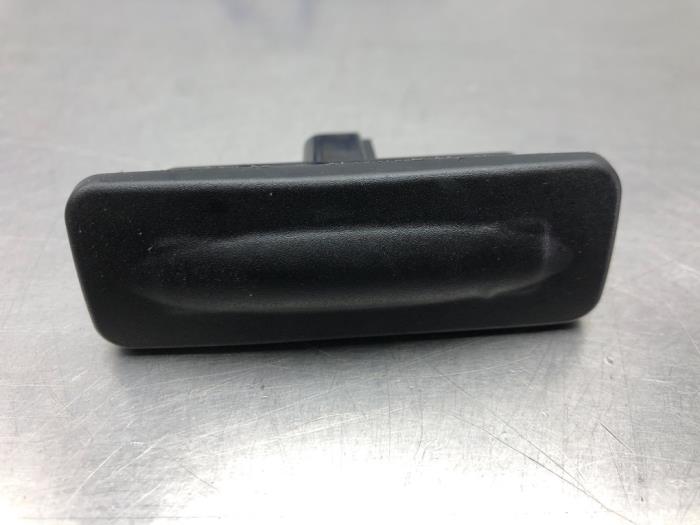 Tailgate switch from a Hyundai I30 2012
