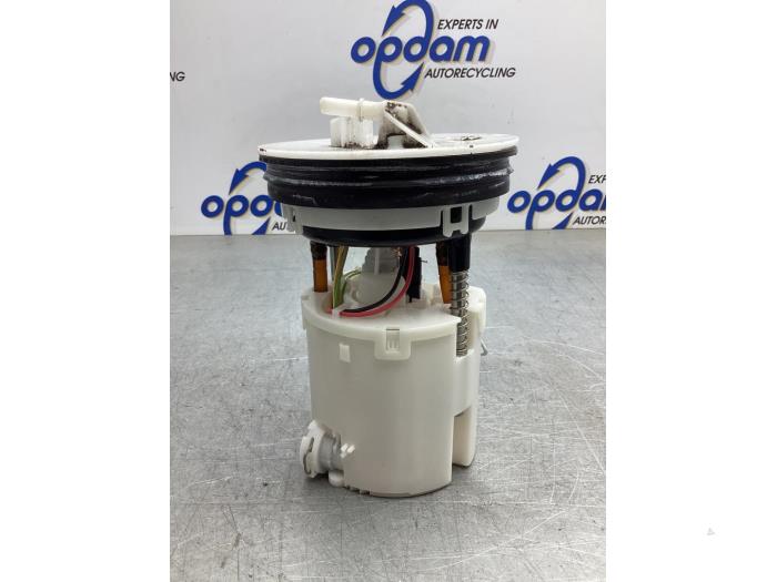 Begagnade Bensinpump Ford Fiesta 6 (JA8) 1.25 16V Pris € 45,00 Marginaltabell erbjuds av Gebr Opdam B.V.