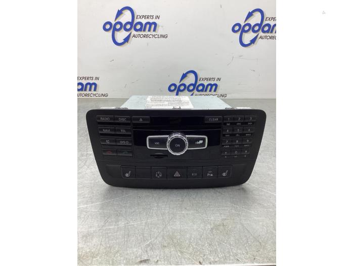 Używane Radio Mercedes A (W176) 2.0 A-250 Turbo 16V 4-Matic Cena € 750,00 Procedura marży oferowane przez Gebr Opdam B.V.