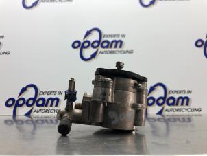 Usagé Pompe haute pression Opel Zafira (M75) 2.2 16V Direct Ecotec Prix € 650,00 Règlement à la marge proposé par Gebr Opdam B.V.