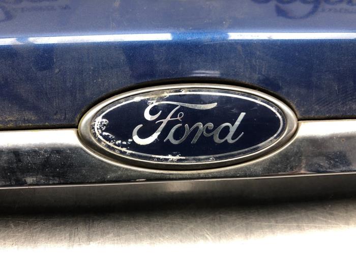 Uchwyt tylnej klapy z Ford Fiesta 6 (JA8) 1.25 16V 2010