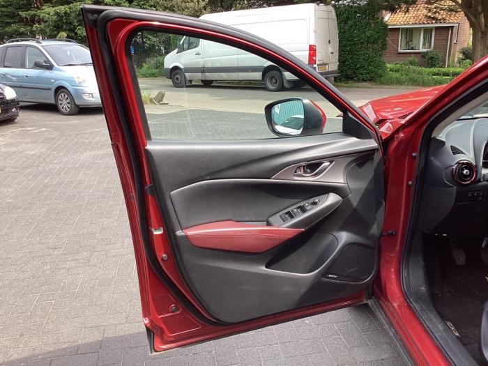 Puerta de 4 puertas izquierda delante de un Mazda CX-3 2.0 SkyActiv-G 120 2017