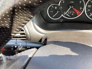 Usados Interruptor combinado columna de dirección Peugeot 206 SW (2E/K) 1.4 Precio de solicitud ofrecido por Gebr Opdam B.V.
