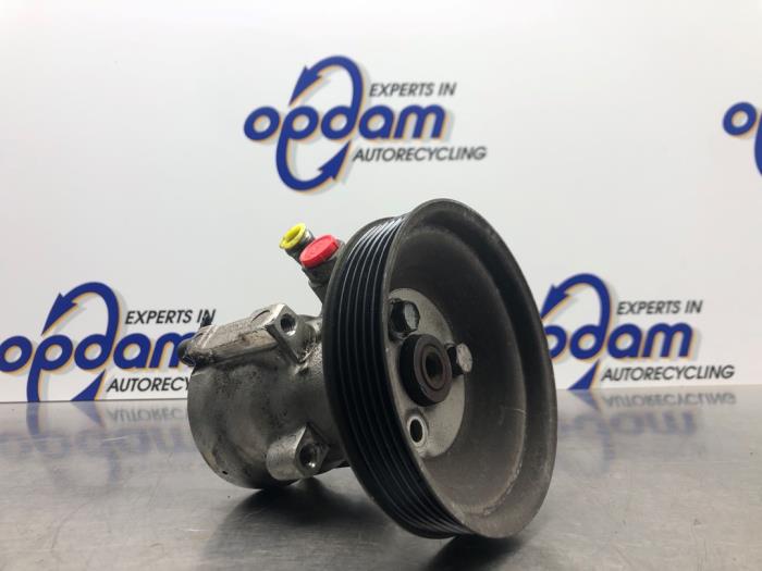Usagé Pompe de direction Alfa Romeo GT (937) 2.0 JTS 16V Prix € 45,00 Règlement à la marge proposé par Gebr Opdam B.V.