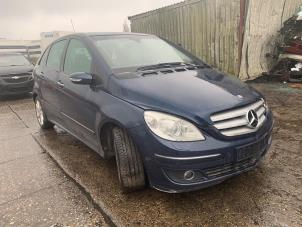 Begagnade Motorhuv Mercedes B (W245) 2.0 B-200 16V Turbo Pris € 275,00 Marginaltabell erbjuds av Gebr Opdam B.V.
