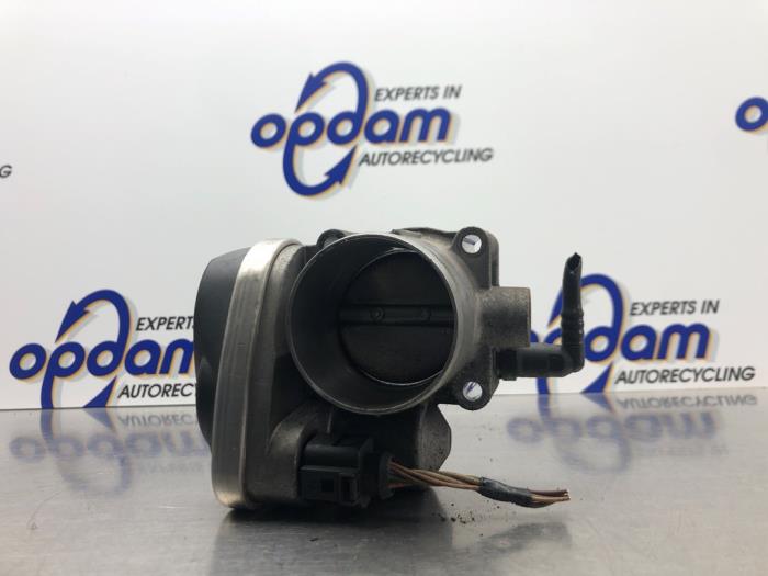 Usagé Boitier papillon Renault Megane II (BM/CM) 1.6 16V Prix € 45,00 Règlement à la marge proposé par Gebr Opdam B.V.