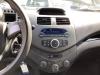 Radio CD Spieler van een Chevrolet Spark (M300), 2010 / 2015 1.0 16V Bifuel, Fließheck, 995cc, 48kW (65pk), FWD, LMT, 2010-07 / 2015-12 2011