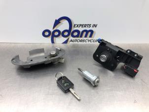 Used Set of cylinder locks (complete) Opel Meriva 1.4 16V Twinport Price € 100,00 Margin scheme offered by Gebr Opdam B.V.