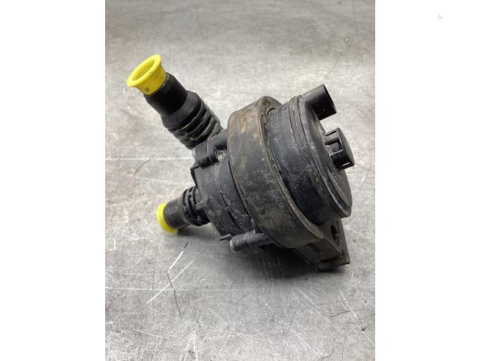 Begagnade Extra vattenpump BMW IX1 Pris € 50,00 Marginaltabell erbjuds av Gebr Opdam B.V.