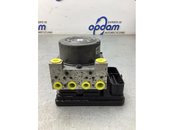 Gebrauchte ABS Pumpe Dacia Dokker (0S) 1.6 Preis € 125,00 Margenregelung angeboten von Gebr Opdam B.V.