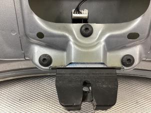 Używane Mechanizm zamka tylnej klapy Ford Mondeo IV Wagon 2.0 16V Cena € 40,00 Procedura marży oferowane przez Gebr Opdam B.V.