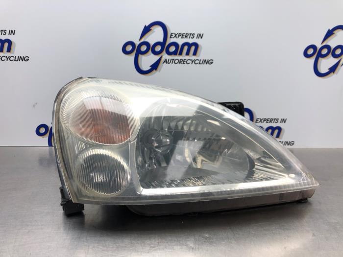 Używane Reflektor prawy Suzuki Liana (ERC/ERD/RH4) 1.6 MPi 16V Cena € 45,00 Procedura marży oferowane przez Gebr Opdam B.V.