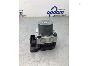 ABS-pump från en Mercedes-Benz Citan (415.6) 1.5 108 CDI Euro 6 2017