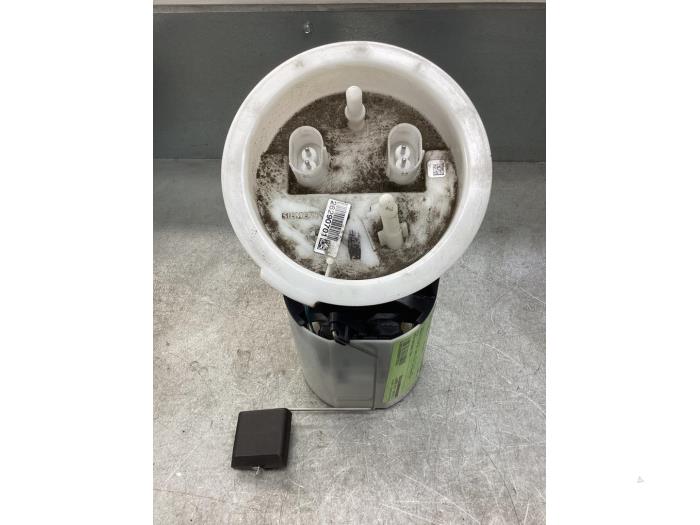 Gebrauchte Benzinpumpe BMW 3 serie (E92) 325i 24V Preis € 75,00 Margenregelung angeboten von Gebr Opdam B.V.