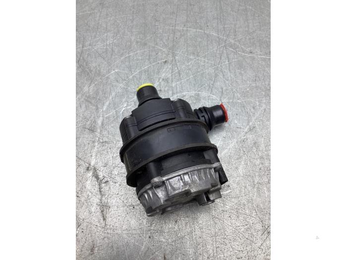 Begagnade Extra vattenpump BMW 1 serie (F20) 125i 2.0 16V Pris € 75,00 Marginaltabell erbjuds av Gebr Opdam B.V.