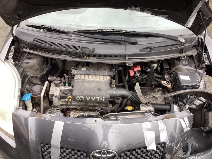 Używane Silnik Toyota Yaris II (P9) 1.3 16V VVT-i Cena € 400,00 Procedura marży oferowane przez Gebr Opdam B.V.
