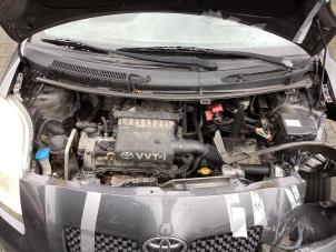 Usagé Moteur Toyota Yaris II (P9) 1.3 16V VVT-i Prix € 400,00 Règlement à la marge proposé par Gebr Opdam B.V.