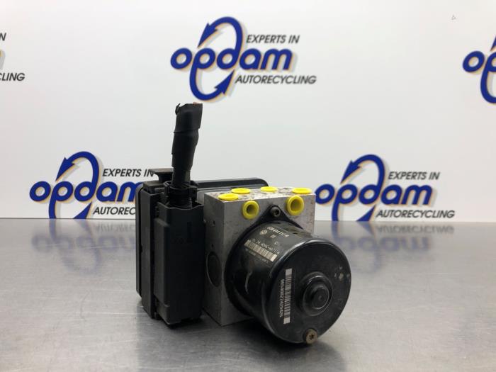 Usagé Bloc ABS Volkswagen Polo IV (9N1/2/3) 1.2 12V Prix € 90,00 Règlement à la marge proposé par Gebr Opdam B.V.