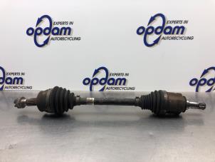 Usados Eje de transmisión izquierda delante Opel Corsa D 1.3 CDTi 16V ecoFLEX Precio € 50,00 Norma de margen ofrecido por Gebr Opdam B.V.
