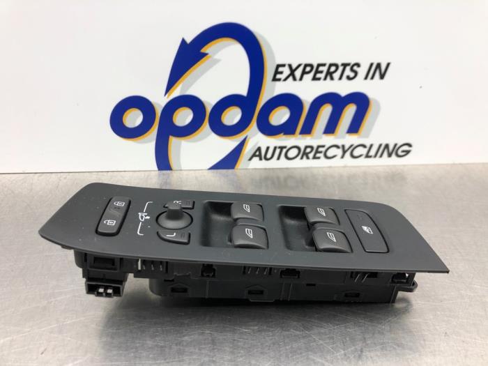 Usados Interruptor de ventanilla eléctrica Volvo V40 (MV) 1.5 T3 16V Geartronic Precio € 54,00 Norma de margen ofrecido por Gebr Opdam B.V.