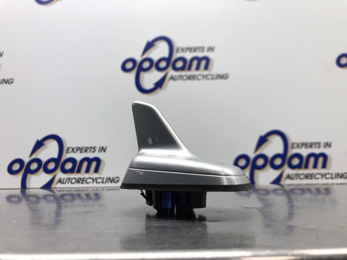 Używane Antena GPS Audi A3 Sportback (8VA/8VF) 1.4 TFSI 16V e-tron Cena € 54,00 Procedura marży oferowane przez Gebr Opdam B.V.