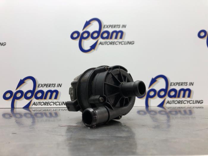Begagnade Vattenpump Audi A3 Sportback (8VA/8VF) 1.4 TFSI 16V e-tron Pris € 90,00 Marginaltabell erbjuds av Gebr Opdam B.V.