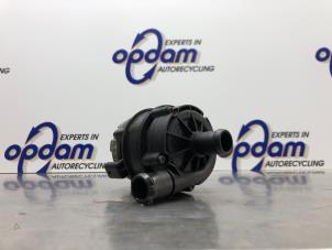 Begagnade Vattenpump Audi A3 Sportback (8VA/8VF) 1.4 TFSI 16V e-tron Pris € 100,00 Marginaltabell erbjuds av Gebr Opdam B.V.