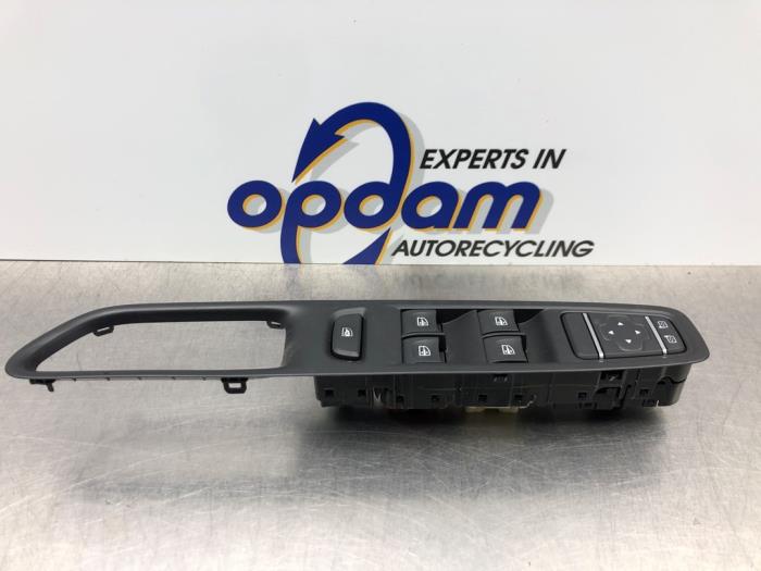 Usados Interruptor de ventanilla eléctrica Renault Clio IV (5R) 0.9 Energy TCE 90 12V Precio € 30,00 Norma de margen ofrecido por Gebr Opdam B.V.