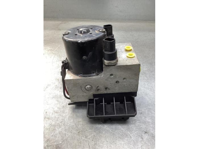 Usagé Pompe ABS Mercedes A (W168) 1.6 A-160 Prix € 75,00 Règlement à la marge proposé par Gebr Opdam B.V.
