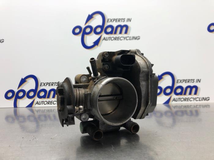 Usagé Boitier papillon Audi A4 (B5) 1.6 Prix € 36,00 Règlement à la marge proposé par Gebr Opdam B.V.