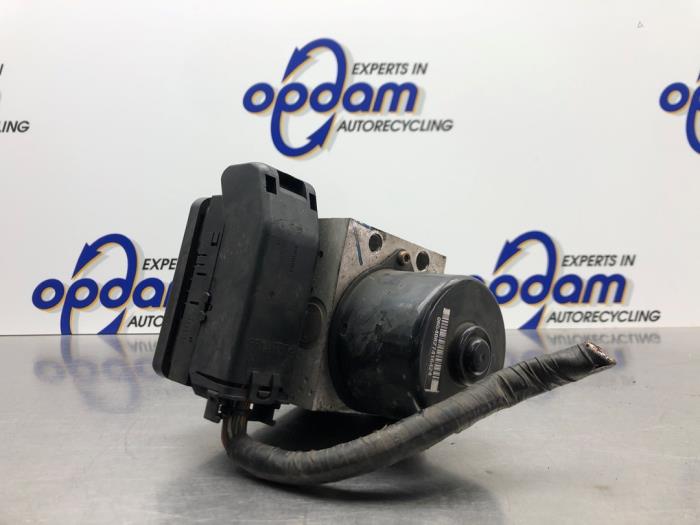Usagé Bloc ABS Ford Fiesta 5 (JD/JH) 1.3 Prix € 90,00 Règlement à la marge proposé par Gebr Opdam B.V.