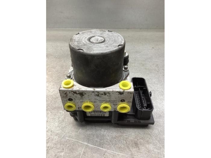 Begagnade ABS-pump Peugeot Partner (GC/GF/GG/GJ/GK) 1.6 HDI 90 16V Pris € 250,00 Marginaltabell erbjuds av Gebr Opdam B.V.