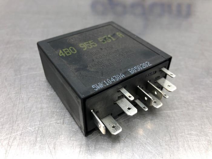 Wiper module Audi A3 1.8 20V - B050202 SIEMENS - Gebr Opdam B.V.