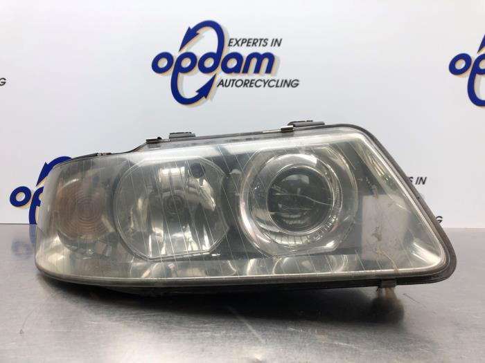 Używane Reflektor prawy Audi A3 (8L1) 1.8 20V Cena € 54,00 Procedura marży oferowane przez Gebr Opdam B.V.