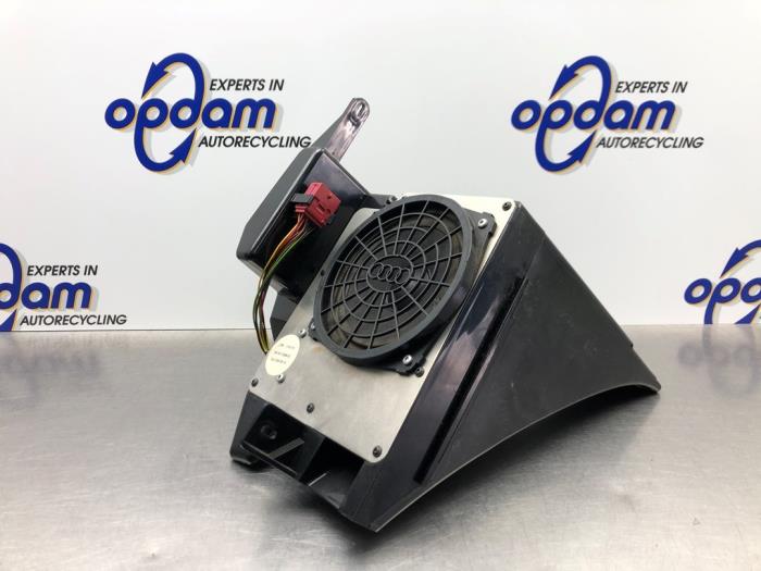 Używane Subwoofer Audi A3 (8L1) 1.8 20V Cena € 54,00 Procedura marży oferowane przez Gebr Opdam B.V.