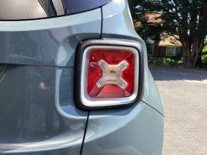 Usados Luz trasera derecha Jeep Renegade (BU) 1.4 Multi Air 16V Precio € 150,00 Norma de margen ofrecido por Gebr Opdam B.V.