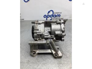 Usados Bomba de aceite BMW 3 serie (F30) 330i 2.0 16V Precio € 175,00 Norma de margen ofrecido por Gebr Opdam B.V.